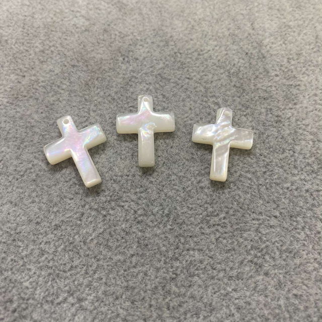 Mother of Pearl Cross Cutting Design Joyas de concha blanca con collar colgante Nacar Cabochon Inlay Diseño de diseño 