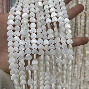 Collar de corte en forma de corazón de nácar natural, diseño de corazón pequeño para pulsera de diseño de cadena, piezas pequeñas de joyería de concha blanca