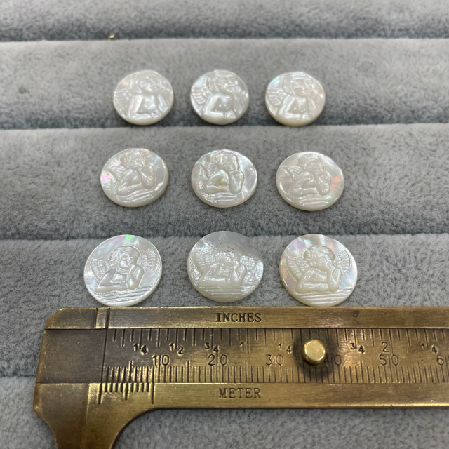 Iconos redondos de nácar cortados para piezas de diseño de pulsera de joyería de concha colgante usando iconos de imagen tallada ángulo bebé 