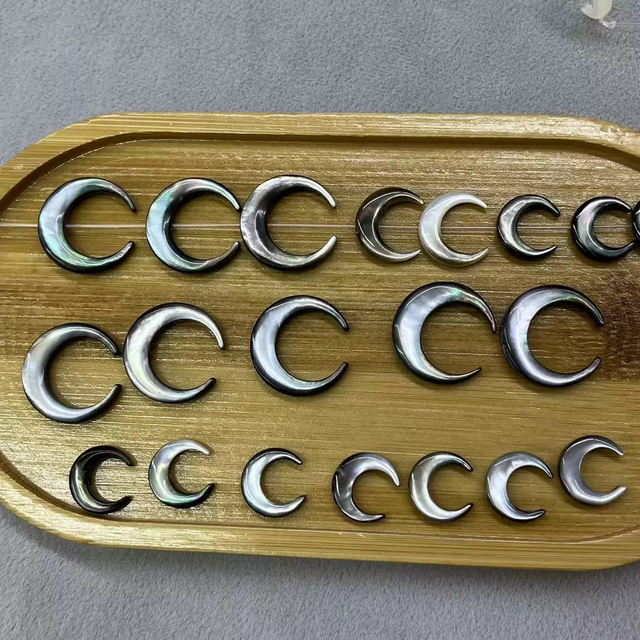 Mother de la luna natural de la luna de perla Diseño de relieve de tallado joyas que fabrican brazalete de cadena de frijoles pequeños cosas mapas