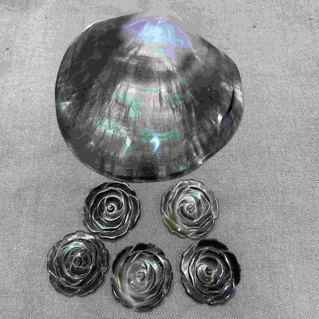 Natural Mother of Pearl Flower Costilla negra Rose Flower Colgante Hacer una talla de gran tamaño para el anillo 