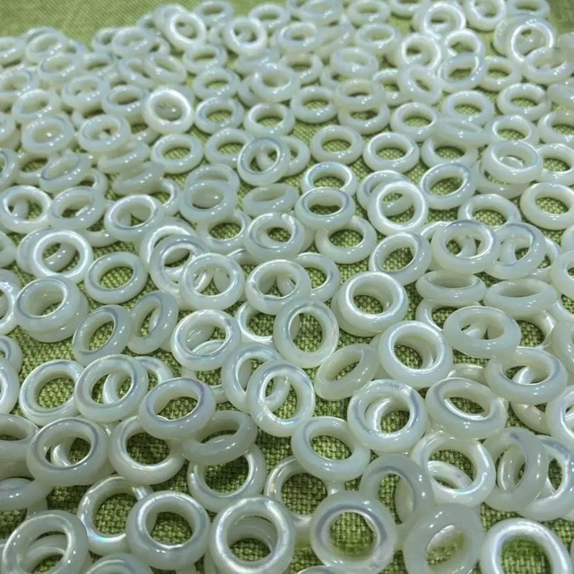 Círculo de tallado natural de la perla forma redonda de cáscara blanca anillos de concha para hacer joyas 