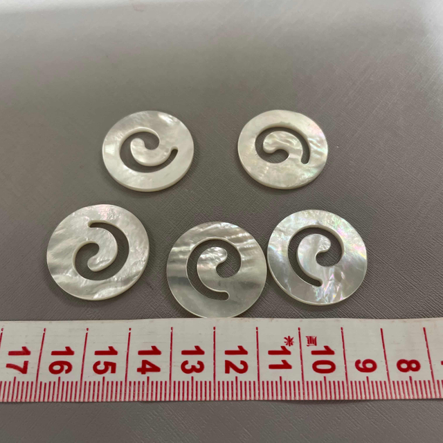 Natural Mother of Pearl Redonde Round Cutting Diseño de diseño hueco Hacer para aretes Diseño de caparazón blanco Gran tamaño 