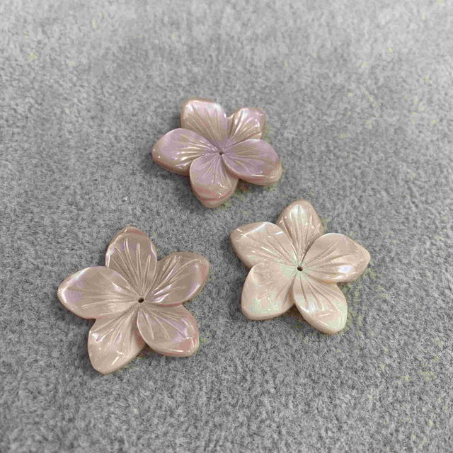 Natural Pink Shell Flower Rosa color tallado para joyas para hacer anillo Piezas de joyería de bricolaje Pendientes de corte de flores especiales