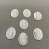 Imagen de Guadalupe de nácar Natural, colgante de forma ovalada cortada, iconos con incrustaciones de Jesús, fabricación de joyas, diseño de concha blanca María