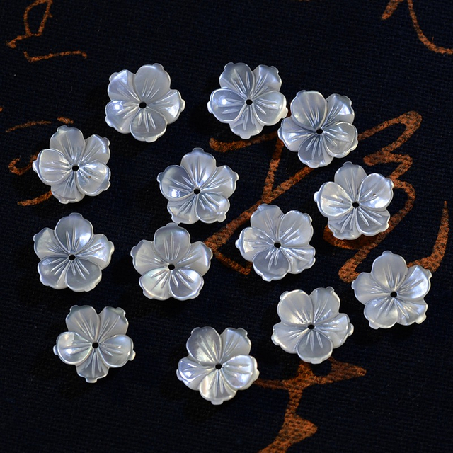 Natural Madreperla flor forma estereoscópica talla color amarillo para pendientes diseño color blanco cabujón diseño corte de cara