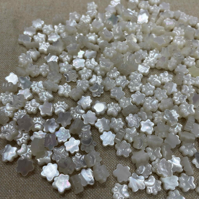 Madre de perla Tallado de perla forma de animal Gato Corte de joyas de concha blanca Piezas de cuentas pequeñas para collar para pulsera