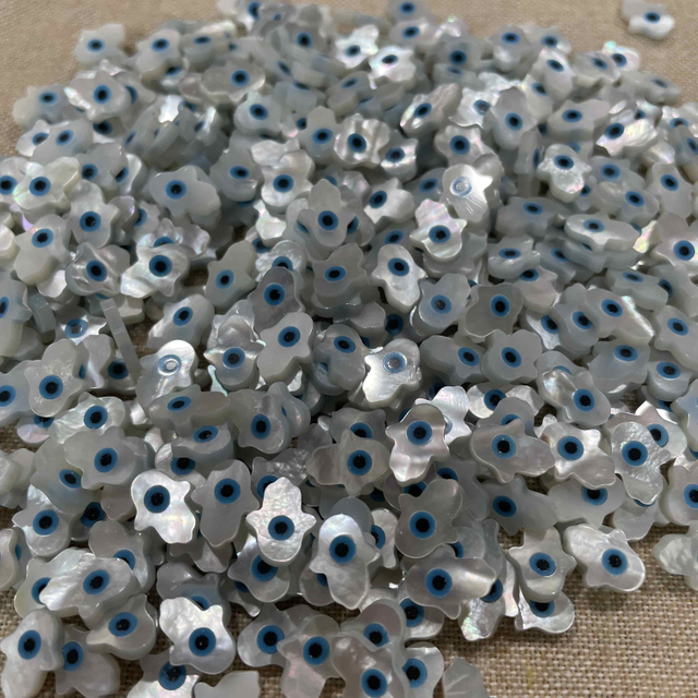 Natural Mother of Pearl Talling Hand Eyes Fátima Fatima Hand Hand Salled Pequeña cara lisa para joyas Insolas de diseño de pulsera Anillos de pulsera 