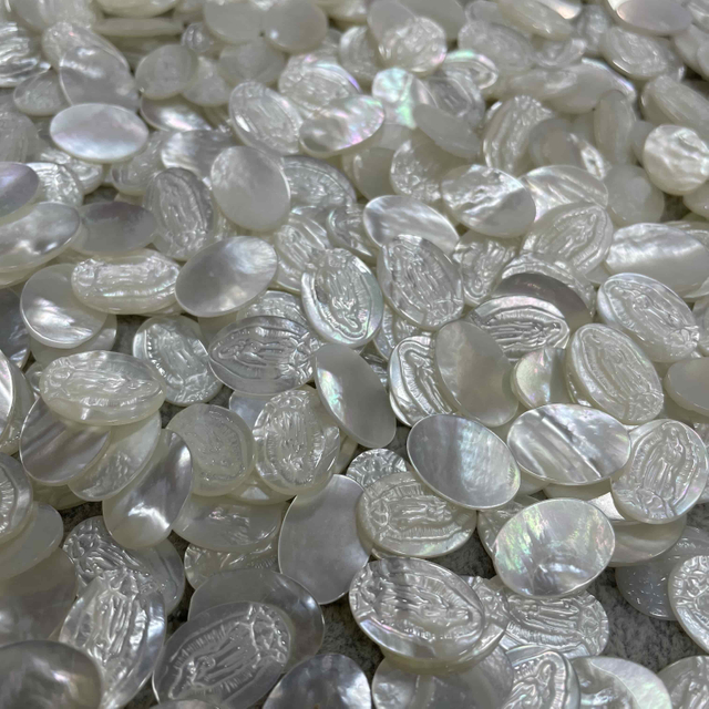 Madre natural de Pearl Guadalupe Diseño de joyería Virgin Maria Icono Tallado Diseño de diseño Pulsero 