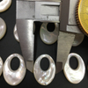 Diseño de colgante grande de nácar Natural, cabujón con forma ovalada de concha blanca, diseño de joyería que hace más espesor 