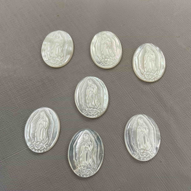 Imagen de Guadalupe de nácar Natural, colgante de forma ovalada cortada, iconos con incrustaciones de Jesús, fabricación de joyas, diseño de concha blanca María