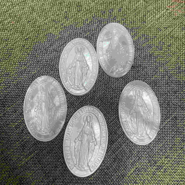 Madre natural de Pearl Virgin Maria Imagen Diseño de en relieve para el colgante Hacer una forma ovalada Mery Icons 