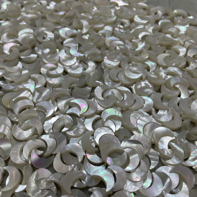 Diseño natural de la madre de la luna perla cadena de corte que hace frijoles pequeños para joyas que hacen forma de estrella con caparazón blanco 