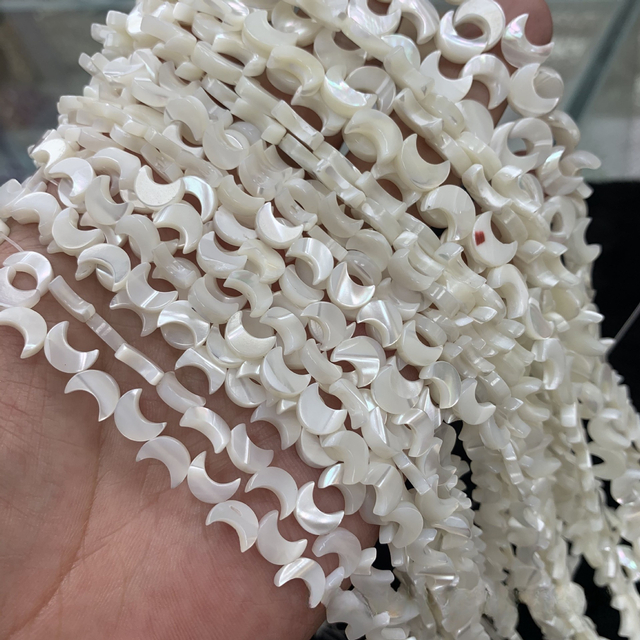 Cadena de corte de forma natural de la Madre de la Luna Pearl para el diseño del collar de joyas Pulsero de talla de tallado de forma blanca 