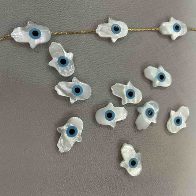 Mother de perla forma de la mano de perla Corte de ojos malvados Diseño de collar que hace manos de fátima para cadena con diseño de cuentas pequeñas