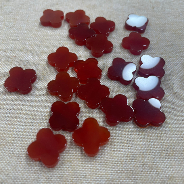 AGATE AGATE CLOVER FANTA PLAIN PLINE PARA JOYERÍA HACHA PIEZAS DE JEJEY DE COLOR ROJO 