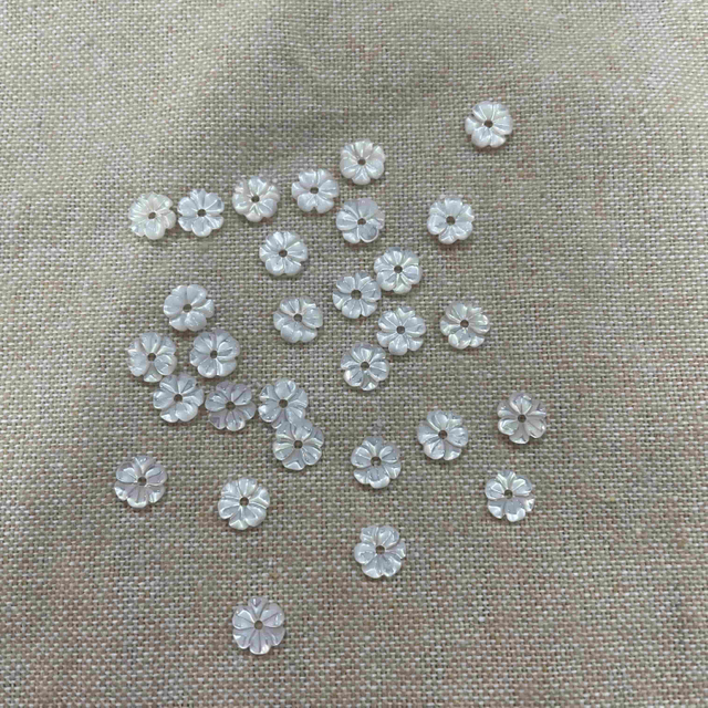 Mother de perla Tallado de la flor de flor Joya de flores de tamaño pequeño Tallado de flores blancas Tallado hecho a mano