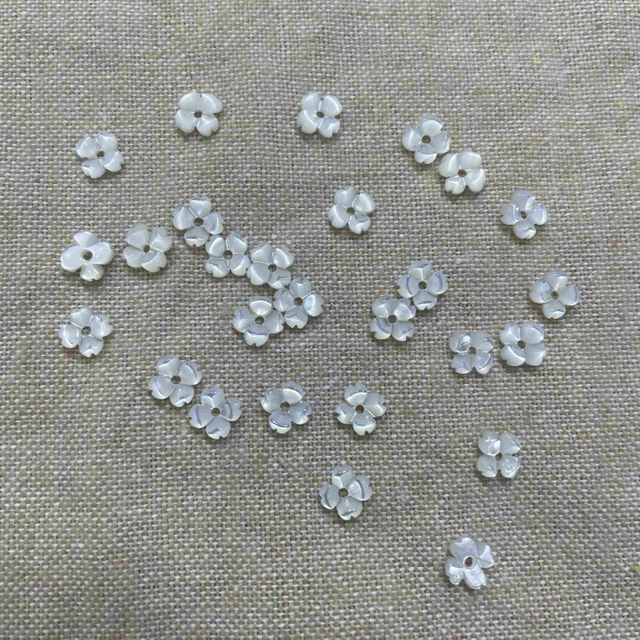 Mother de perla Tallado de perlas Flores Corte de forma de trébol para hacer joyas y pulsera de bricolaje para la cadena Usando la fabricación de aretes