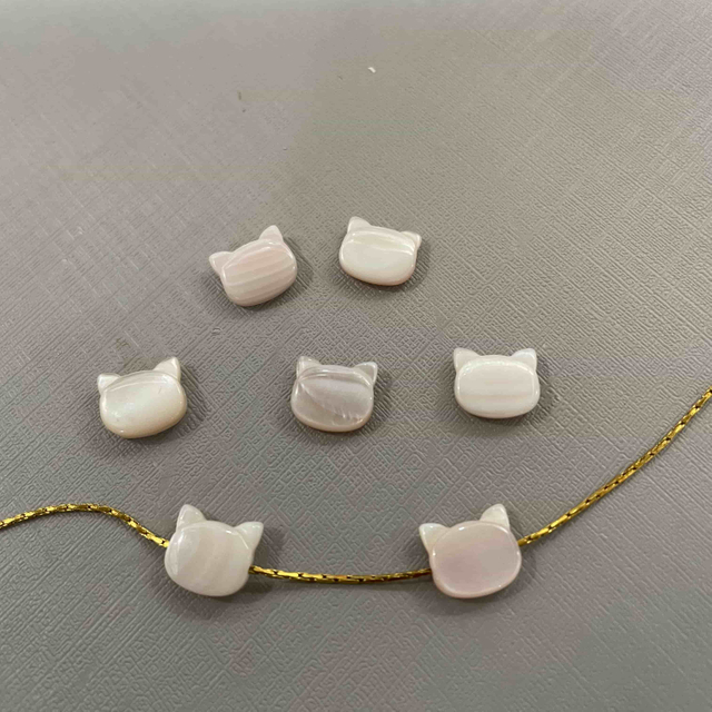 Natural Mother of Pearl Ketty Corte de color rosa Cat Animal para el diseño de la cadena de joyas Hacer un collar de cabañas pequeñas