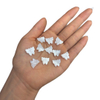 Corte de diseño de mariposa de nácar natural para la fabricación de cadenas para collar usando cabujón de diseño de mariposa pequeña de concha blanca