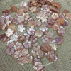 Diseño de pendiente tallado de flores de nácar Natural, corte de concha rosa para colgante, fabricación de joyas de cabujón, diseño de cuentas rosas