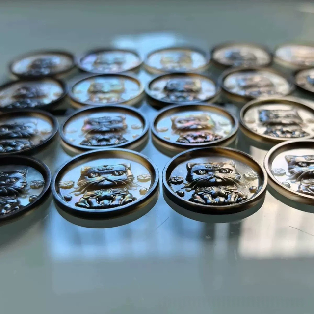 Madre de perla Tallado de perla forma de gato animal Corte de gatito Diseño de relieve colgante que hace piezas de joyería de forma redonda