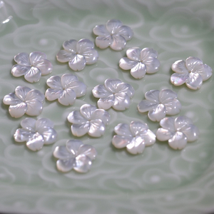 Diseño tallado de flores de nácar Natural para hacer colgantes, pendientes, diseño de cabujón de flores grandes, diseño de concha y anillos blancos