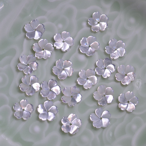 Pendiente de concha blanca con diseño de flor de nácar Natural para fabricación de joyería, piezas de bricolaje, anillos de cuentas pequeñas, forma tallada de concha 