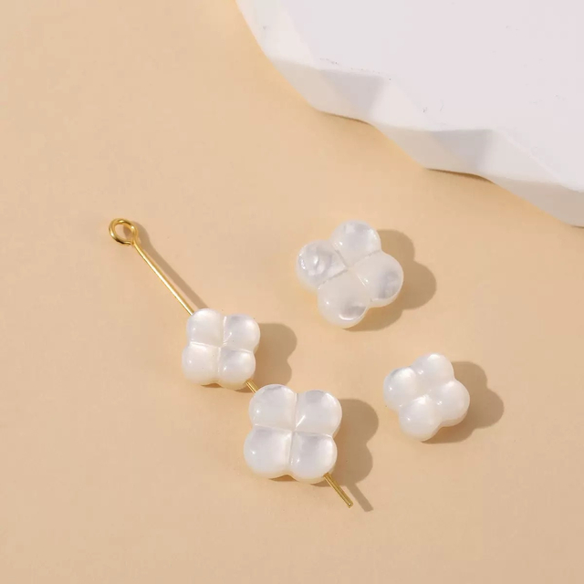 Mother de perla Tallado Flower Clover Corte Tallado de cara doble para collar de joyas Cadena y arete