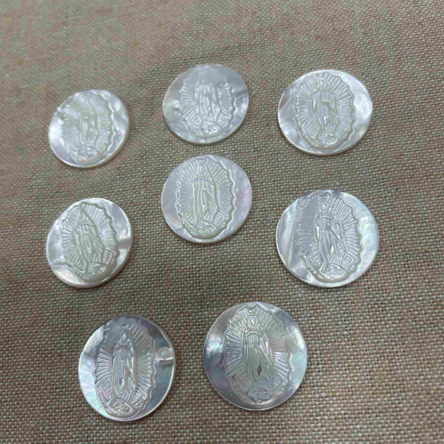 Madre natural de Pearl Guadalupe Imagen de corte de diseño Colgante de diseño de estampado que hace bricolaje de forma redonda Corte Virgen Mery