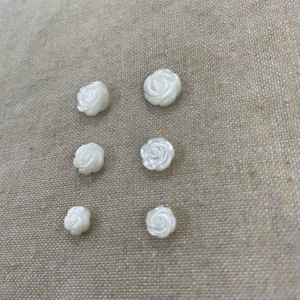 Forma natural de la madre de la perla Corte de la cadena de caparazón blanco de rosa que hace dos flores de la cara para joyas de diseño de pulseras 