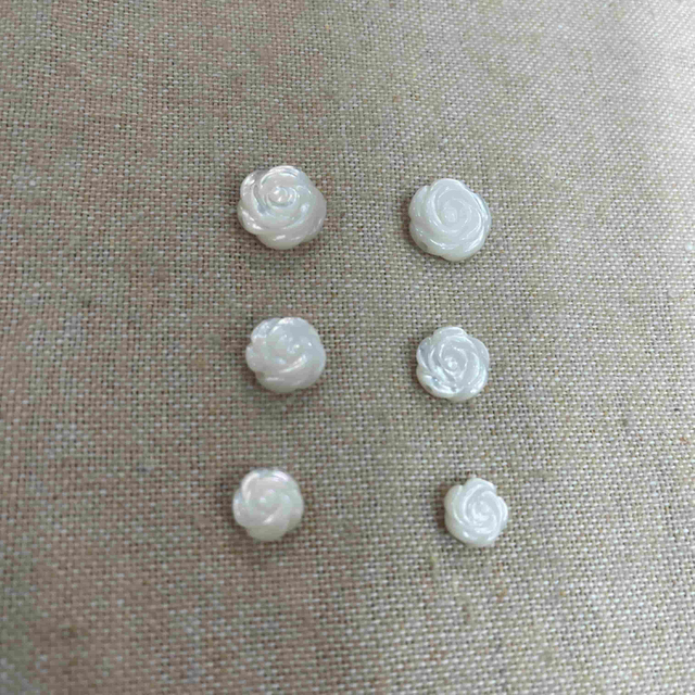 Forma natural de la madre de la perla Corte de la cadena de caparazón blanco de rosa que hace dos flores de la cara para joyas de diseño de pulseras 