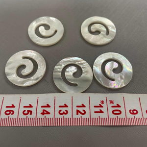 Natural Mother of Pearl Redonde Round Cutting Diseño de diseño hueco Hacer para aretes Diseño de caparazón blanco Gran tamaño 