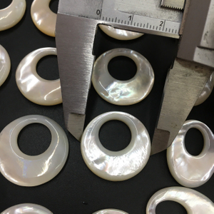 Diseño de colgante grande de nácar Natural, cabujón con forma ovalada de concha blanca, diseño de joyería que hace más espesor 