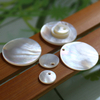 Diseño de pendiente de forma redonda de nácar Natural para la fabricación de joyas, fabricación de colgantes de tamaño pequeño con cara lisa, piezas de concha blanca