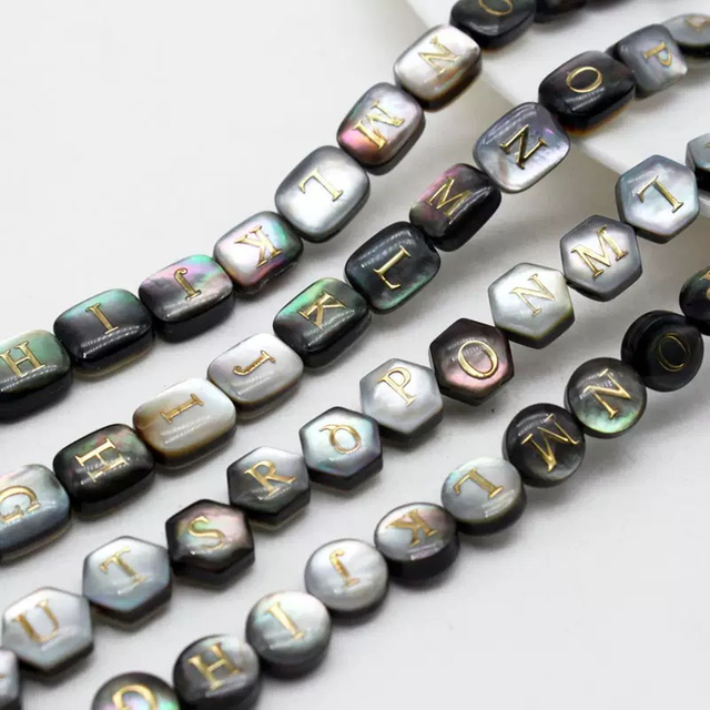 Forma natural de la letra de talla de la madre de perlas para la cadena con un pequeño tamaño de corte de cáscara de cáscara negra para collar para collar