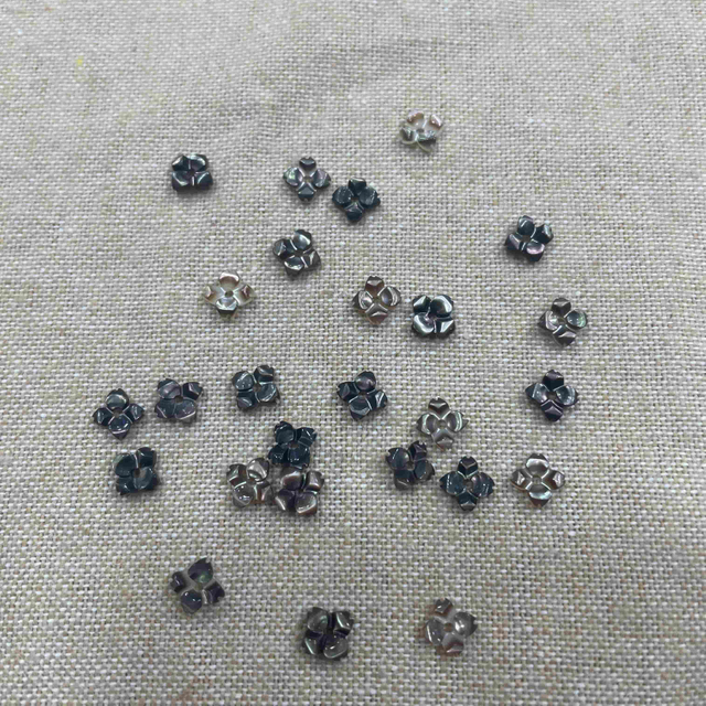 Mother de perla Tallado Flower Joya Joyería Negra Negra Flor blanca Corte de tallado hecho a mano Flor