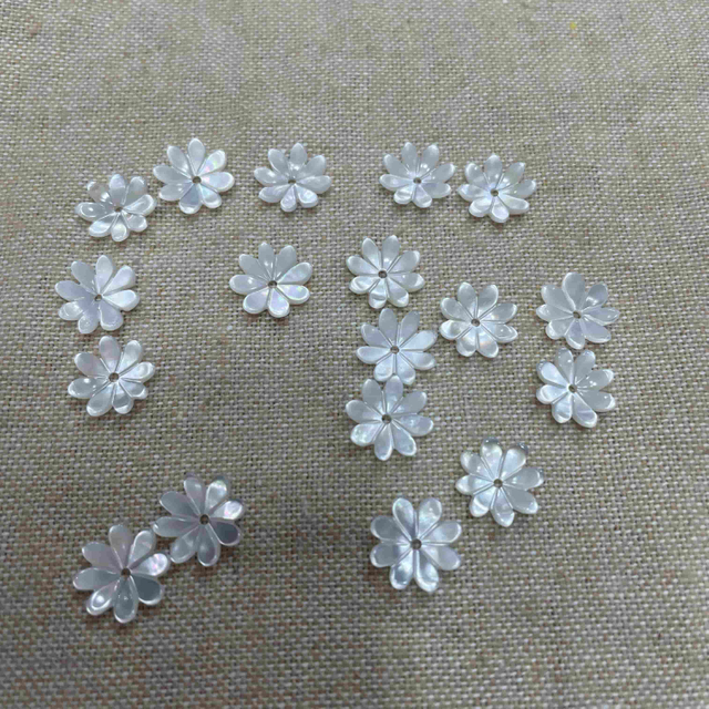 Forma de flor de tallado de madre natural de la perla