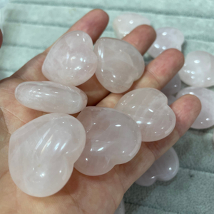 Diseño de forma de corazón de cristal de rosa para gran colgante Pink Stone Cabochon para exhibición de cosas rosa diseño de corazón haciendo rosa rosa