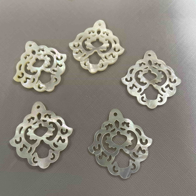 Diseño de colgante de corte de madre de perlas