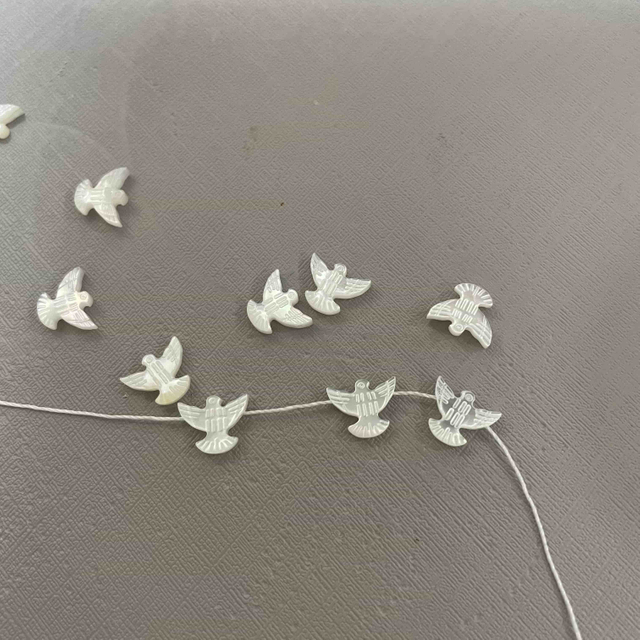 Diseño de cadena con forma de corte de pájaro de nácar Natural, piezas de joyería de Paloma, fabricación de collar, tallado de cara de concha blanca 