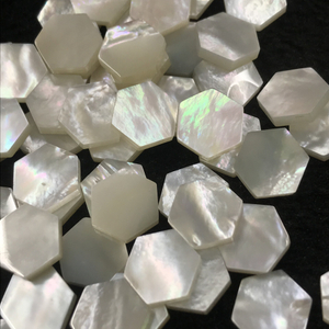 Forma hexagonal de nácar Natural, cara lisa de concha blanca para hacer colgantes de joyería, diseño de anillos, forma de cabujón