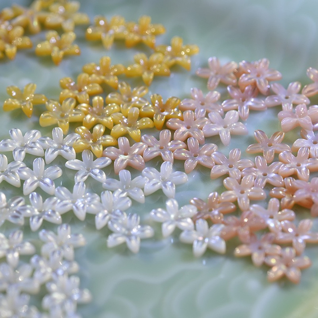 Forma de flor tallada de nácar Natural para diseño de pendientes, diseño de collar de joyería de cabujón pequeño, piezas de frijoles pequeños