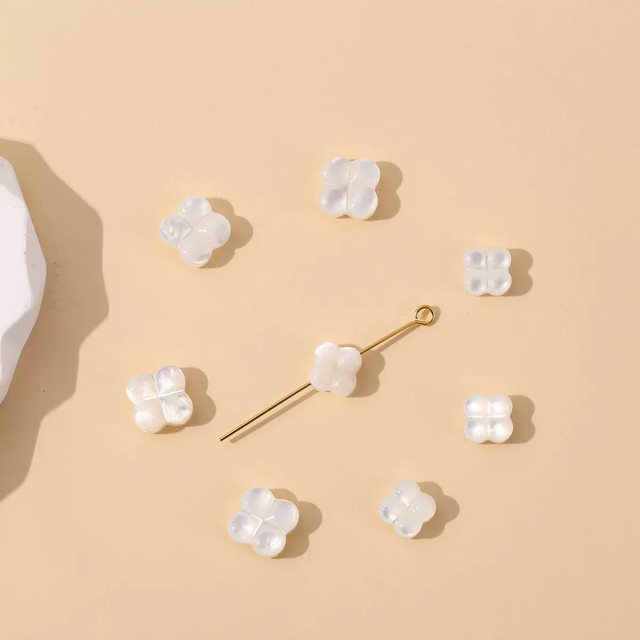 Mother de perla Tallado Flower Clover Corte Tallado de cara doble para collar de joyas Cadena y arete