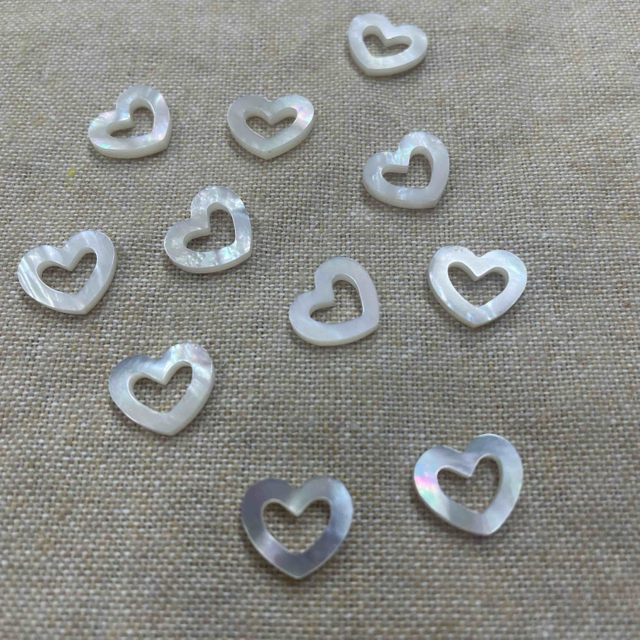 Imagen de tallado de Madre Natural de perlas Diseño Holllow Heart forma de corazón Joyas Hacer piezas Diseño de incrustaciones lisas Cosas pequeñas