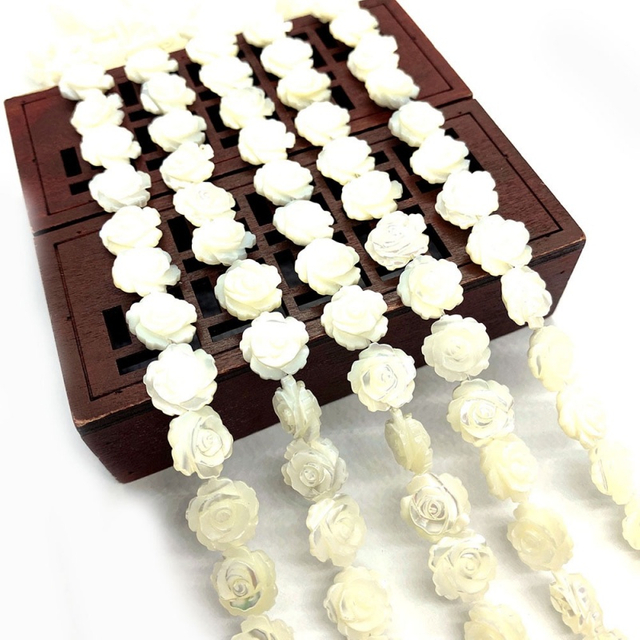 Forma de flor de nácar natural, corte de doble cara para diseño de collar, fabricación de piezas pequeñas de concha marrón hechas a mano, joyería para mujer 
