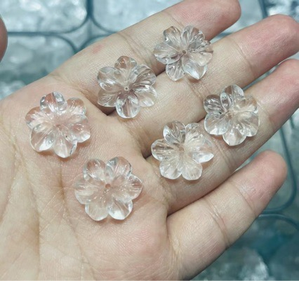 Diseño de flor de nácar natural, corte de cristal blanco para pendientes, fabricación de incrustaciones, anillos de joyería para mujer, cosas de moda, piezas pequeñas, frijoles 