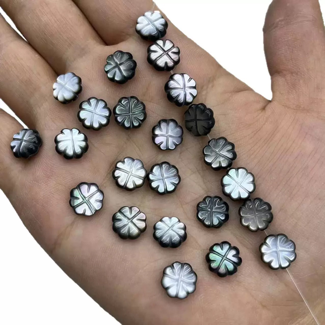 Pequeñas cosas con forma de conejo de nácar Natural para hacer collares, corte de flores, diseño de pulsera para mujer, forma de moda DIY 
