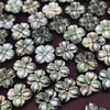 Cuentas de joyería de corte con forma de flor de nácar Natural para diseño de collar, joyería de mujer, cabujón negro de concha negra 