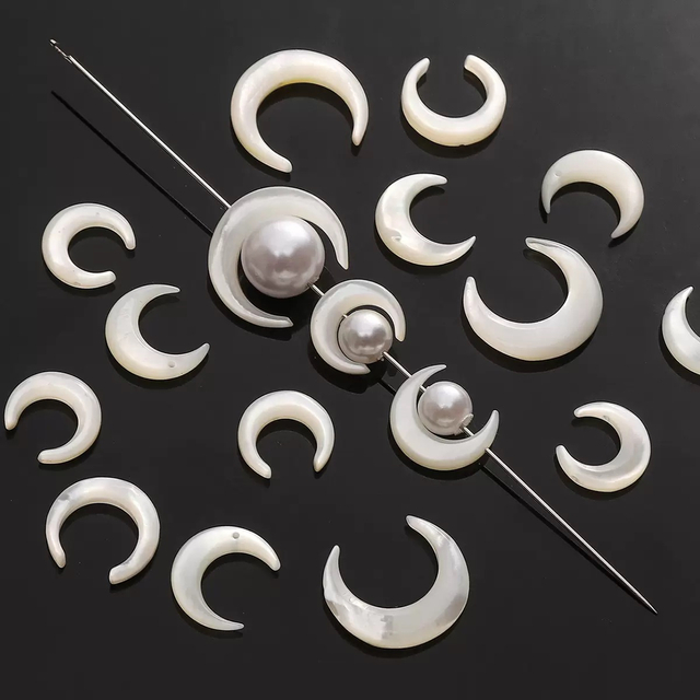 Diseño de joyería de corte de cabujón con forma de luna de nácar Natural, colgante de diseño de collar con dije femenino a la moda